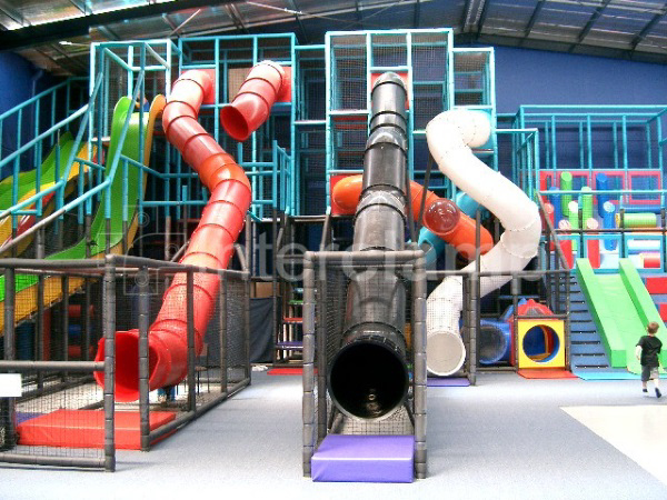 A detailed view of key clamp fittings from Interclamp connecting tubes in a soft play area, ensuring a secure and reliable play environment.